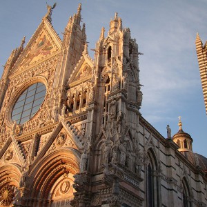 Duomo: la facciata alle luci del tramonto