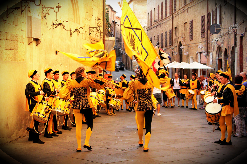 le Contrade di Siena: comparsa dell' Aquila