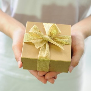gift-box-2458012_1920